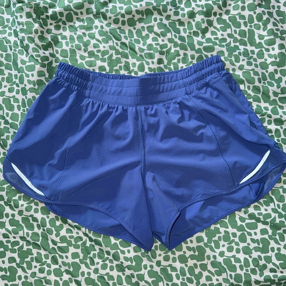 Lululemon Hotty Hot 2.5” shorts